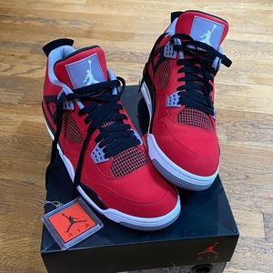 Jordan 4 Retro Toro Bravo, size 12